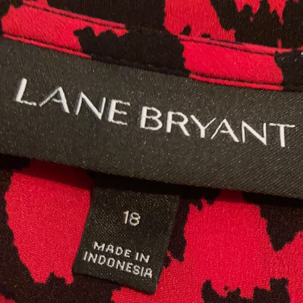Lane Bryant 18 v neck w ruffle around the neck